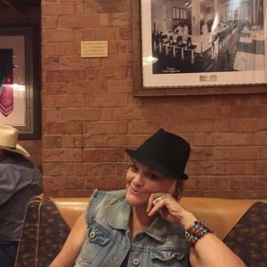 Meet your Posher, Connie